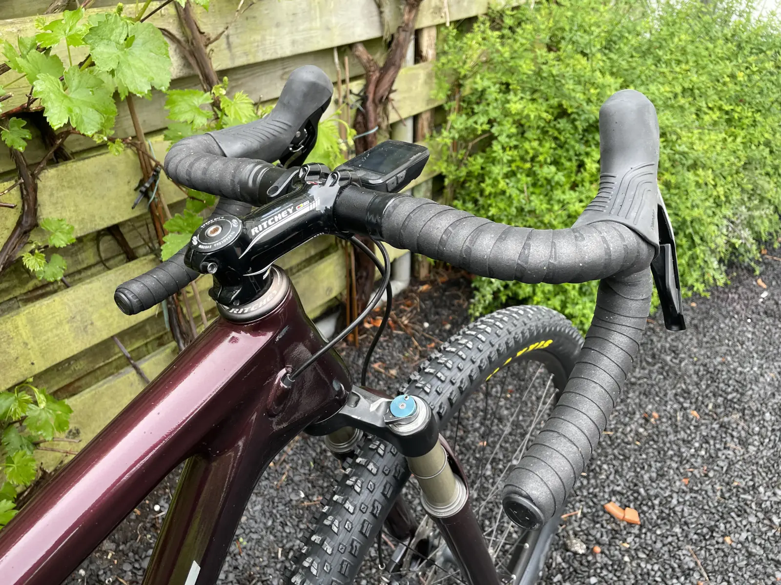 Cockpit and drop bars from a side angle
