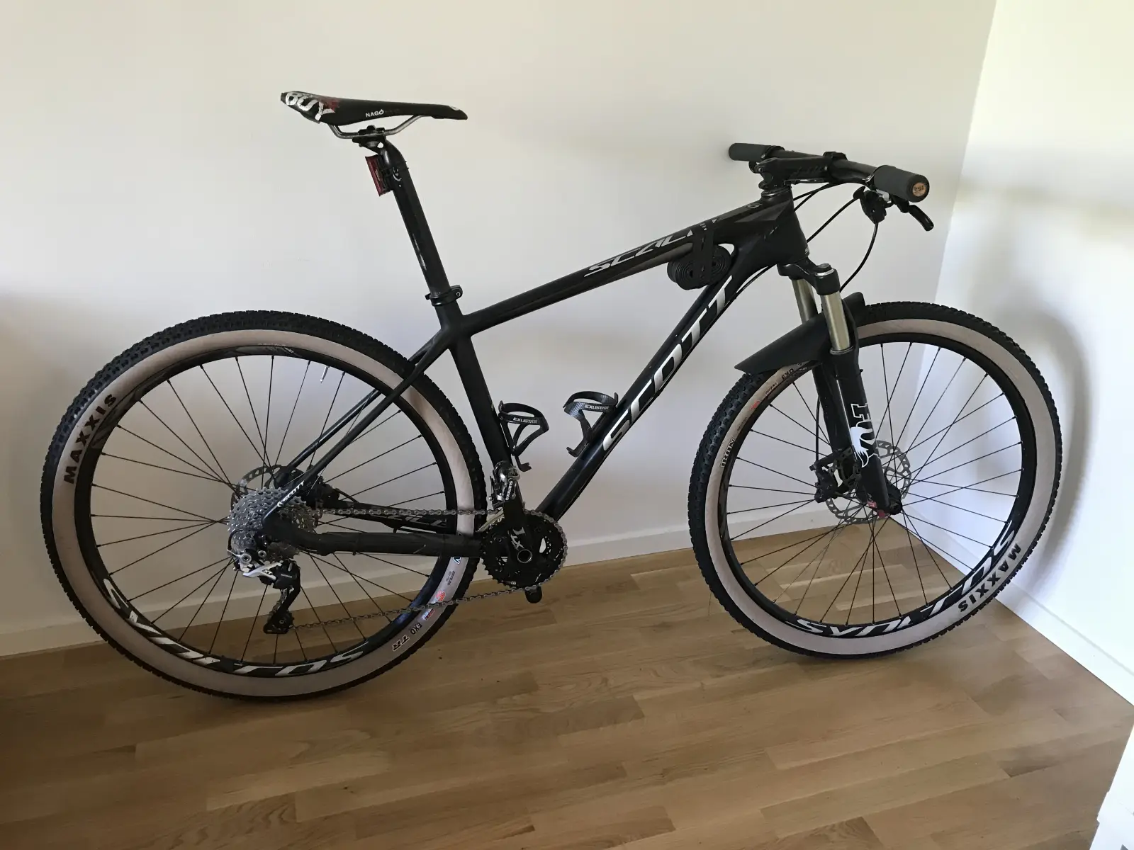 Scott Scale 920 in original MTB form, indoors