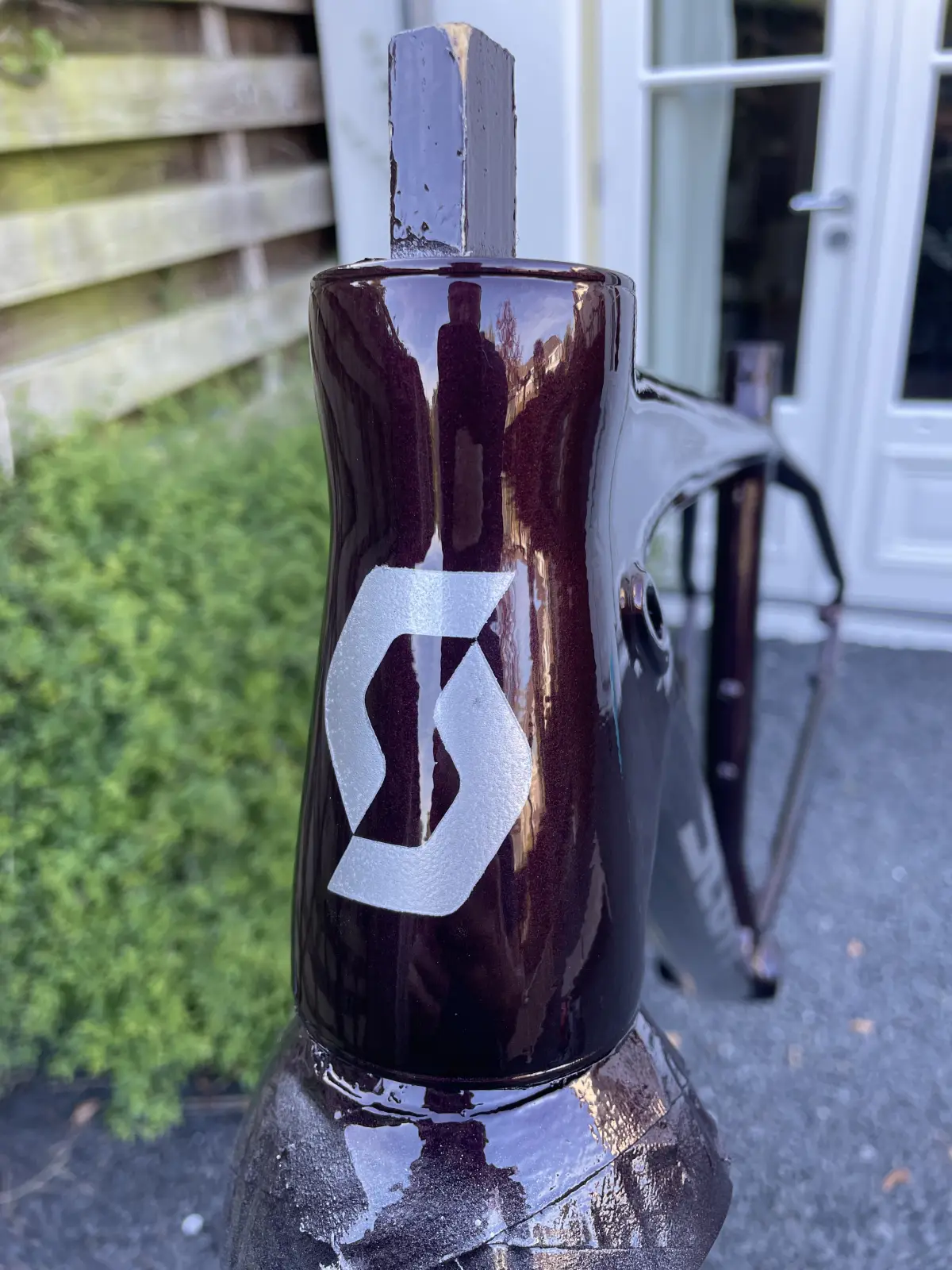 Frame after clear coat, from above the head tube, showing the chrome S and depth of the paint